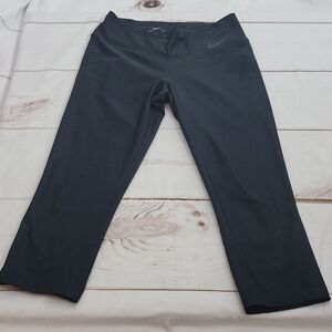 WOMENS Black Nike Dri-fit Capri size Small